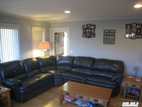 1100 Theresa Dr
