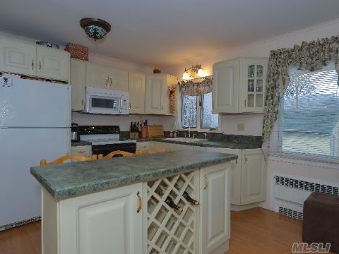 295 Bayview Ave