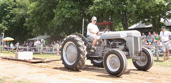 Photo by Barbaraellen Koch | Joe Pancini pulls 3,000 pounds on his 1953 Ferguson tractor.