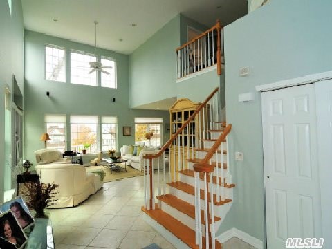10 Tall Tree Cir