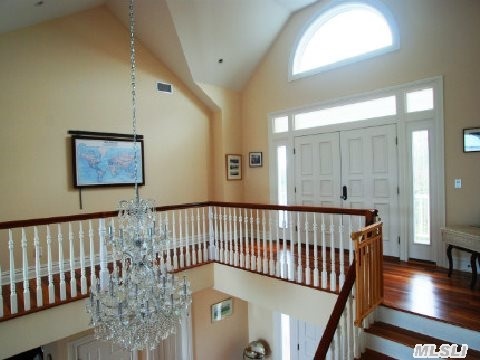 1015 Lakeside Dr