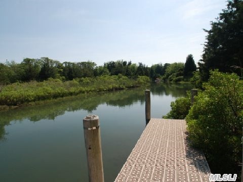 1015 Lakeside Dr