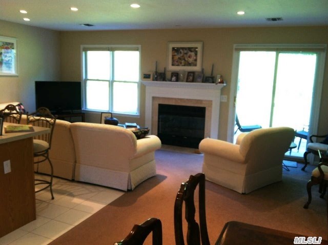 1102 Willow Pond Dr