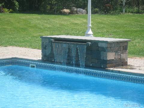 13 Locust Woods Dr