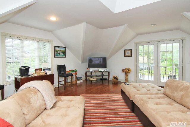 3 West Ln