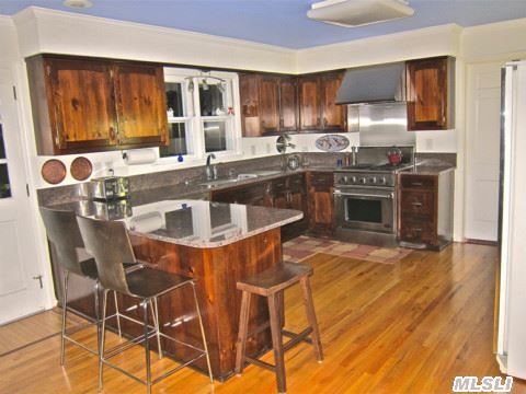 32 West Woodland Dr