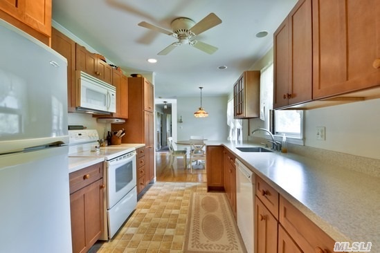 615 East Gillette Dr