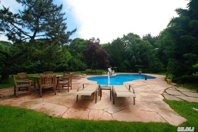 950 Waterview Dr