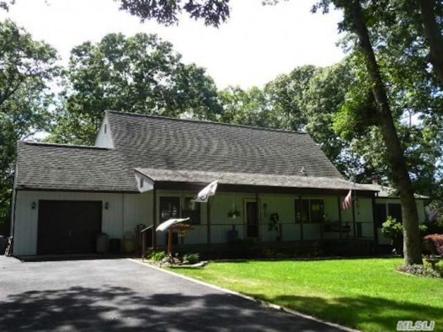 real estate north fork under 350l