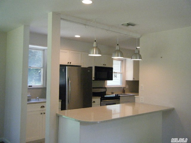 144 Beach Rd