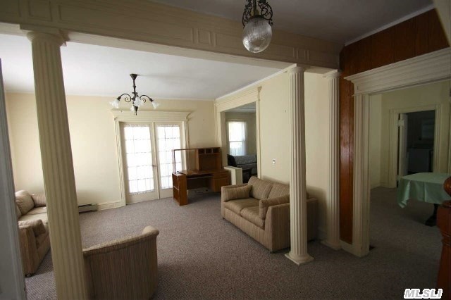 22 Broad St