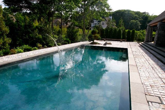 317 Jamesport Ave