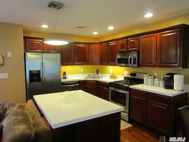 3401 Willow Pond Dr