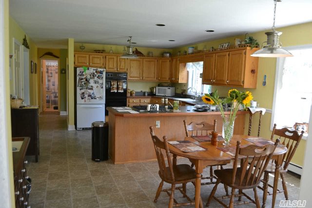 840 Bridle Ln