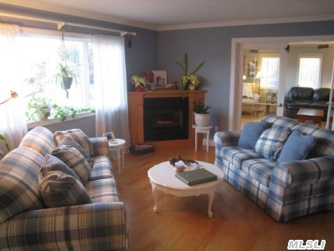 1100 Theresa Dr