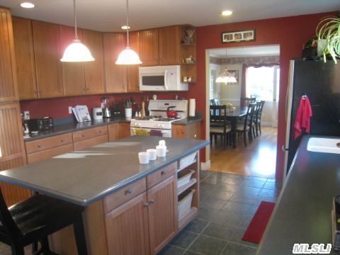 1100 Theresa Dr