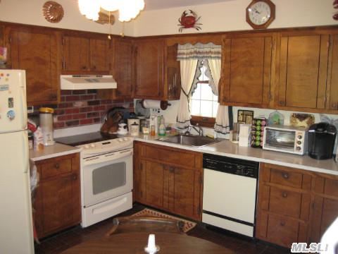 1230 Bayberry Rd