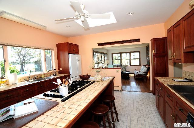 130 Cleaves Point Rd