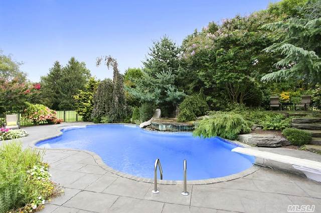 1375 Country Club Dr