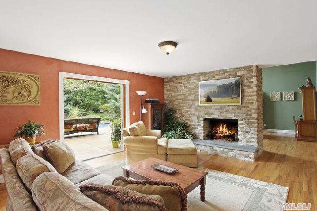 1375 Country Club Dr