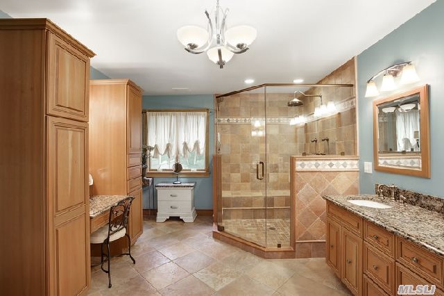 1375 Country Club Dr