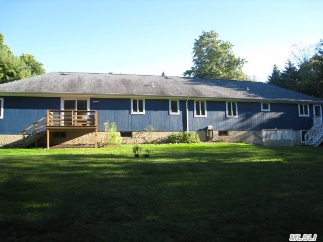 385 Greenfields Ln