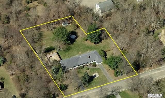 385 Greenfields Ln