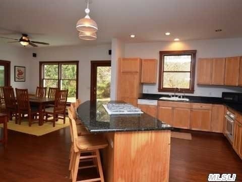 415 Edwards Ln