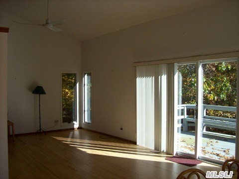 575 Tarpon Dr