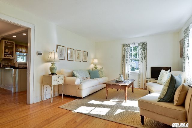 806 Peconic Bay Blvd