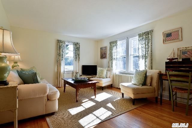 806 Peconic Bay Blvd
