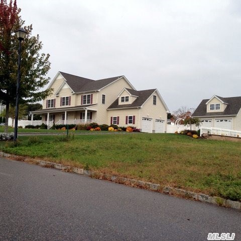 82 Roanoke Ct