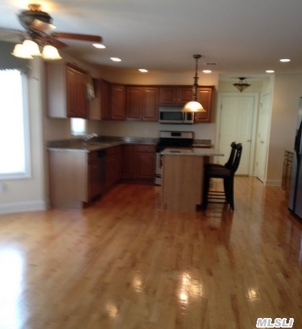 82 Roanoke Ct