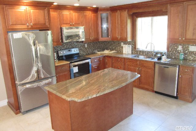 85 Leeward Dr