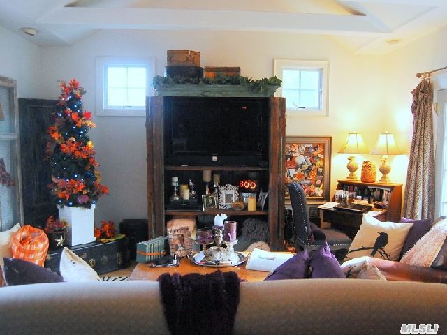 1116 Main St