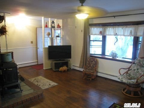 1782 Theresa Dr