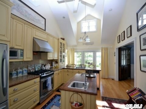 2400 Grathwohl Rd