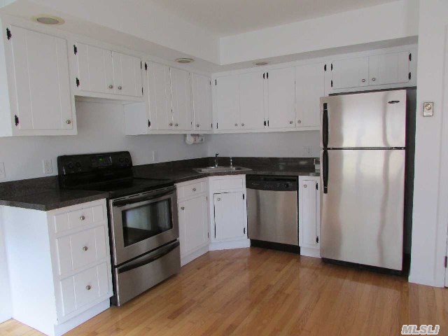 390 Gillette Dr