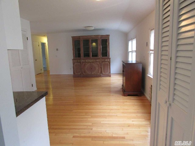 390 Gillette Dr