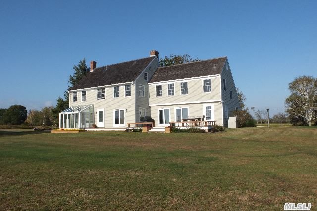 856 Narrow River Rd