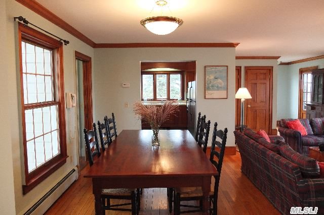 856 Narrow River Rd