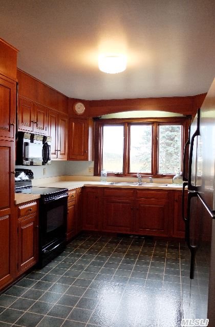 856 Narrow River Rd