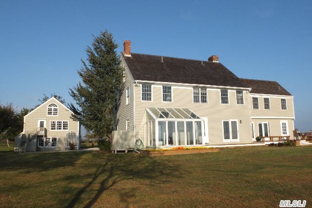 856 Narrow River Rd