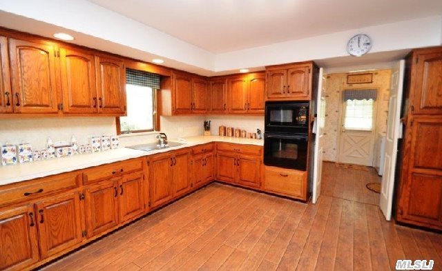 95 Country Club Dr