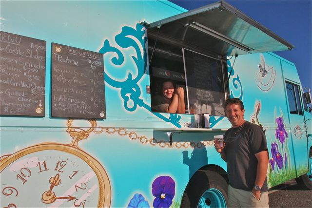 Photo by Barbaraellen Koch | The Eat Me, Drink Me food truck is a hit with its customers, including Greenport Brewing co-owner Richard Vandenburgh.