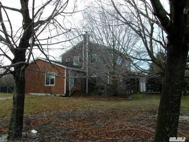 135 Baywood Dr