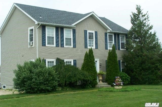 55 Herricks Ln