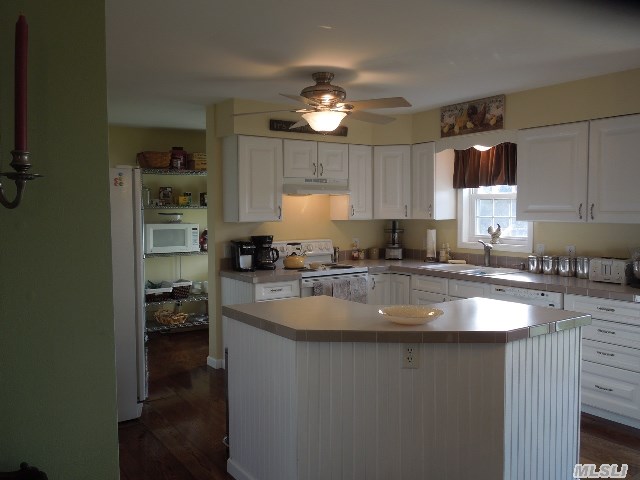 55 Herricks Ln