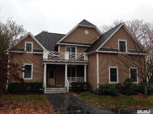 123 Hubbard Ave