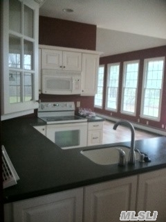 123 Hubbard Ave